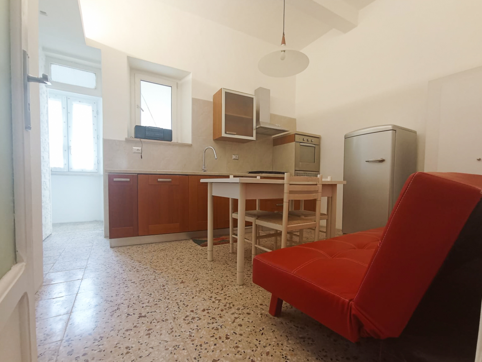 Scopri di più sull'articolo Appartamento finemente ristrutturato con terrazzo abitabile -Zona Vicolo Costa- Macerata
