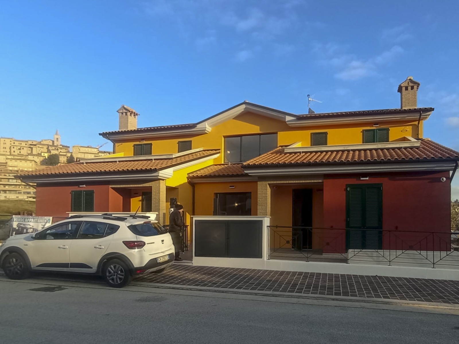 Scopri di più sull'articolo Appartamento Signorile ,recente costruzione , con terrazzo abitabile e garage – Zona Campo sportivo – Treia